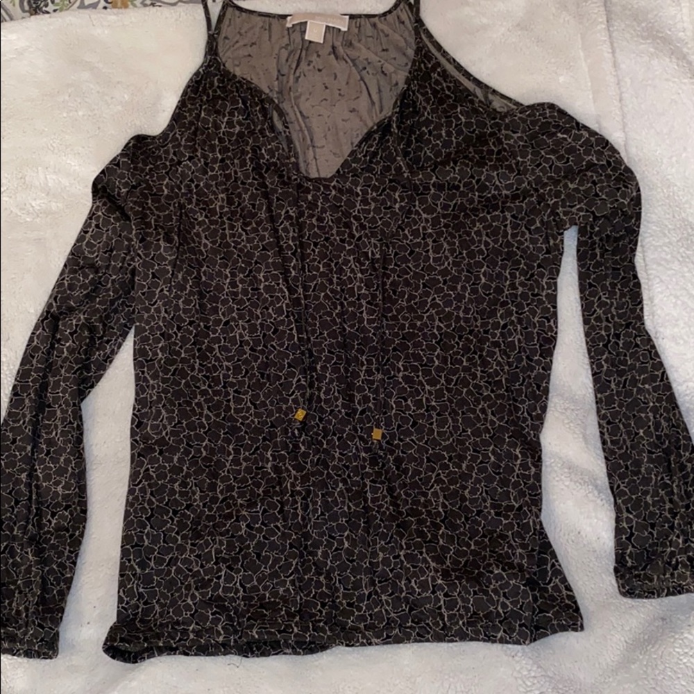 MK Cold shoulder top